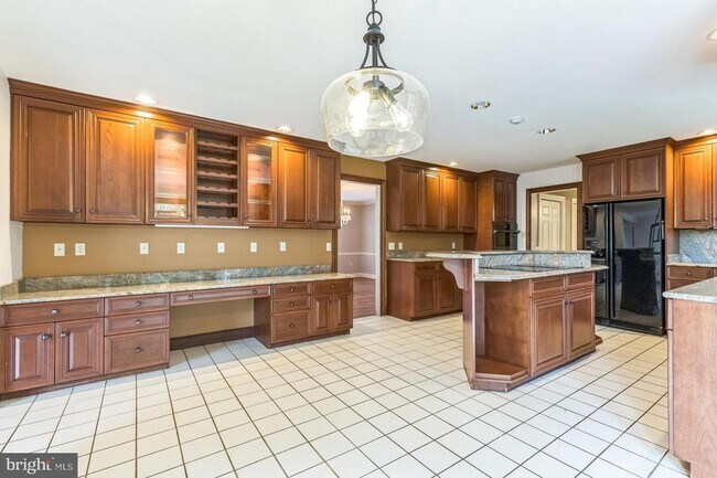 Building Photo - For Rent! Large 5-Bedroom, 3.5-Bath Home with Scenic Views