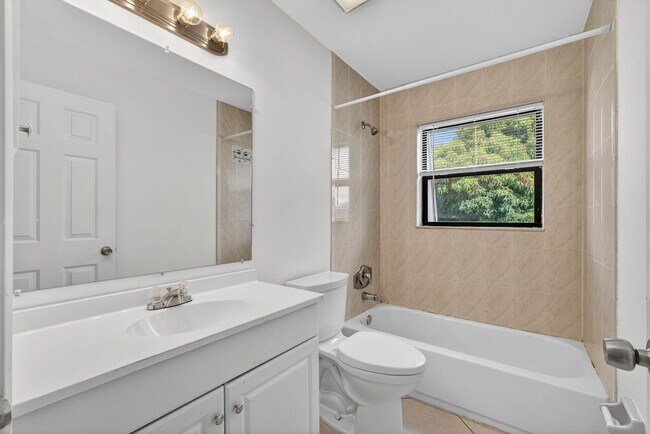 Building Photo - 1580 Montauk Dr