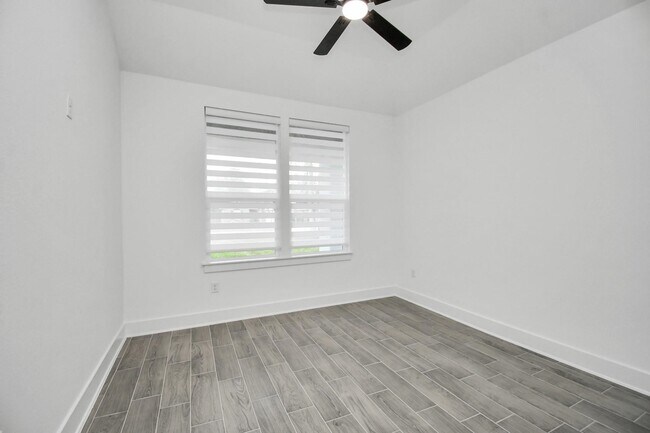 Building Photo - 519 Lovers Ln