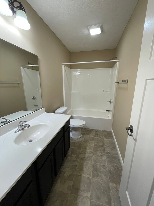 Building Photo - Single family home, with fenced in backyard!