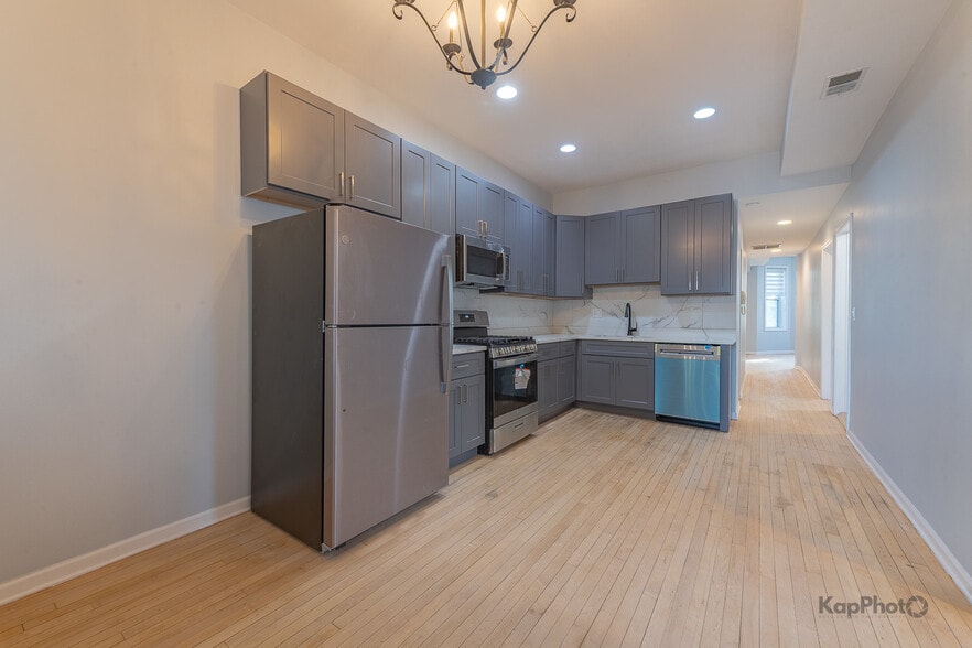 Building Photo - 3328 S Emerald Ave