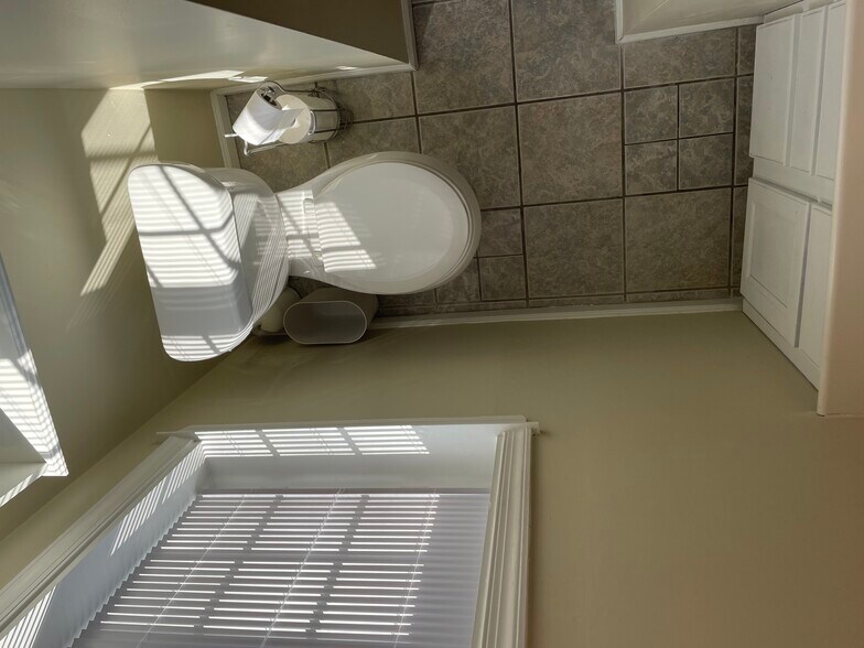 Building Photo - 600 Roxborough Ave