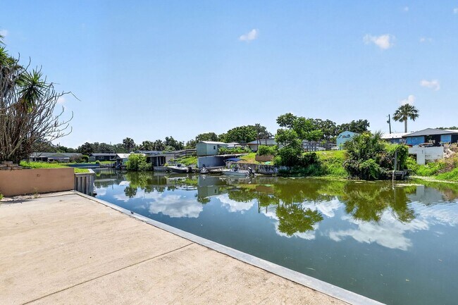 Building Photo - 1627 Canal Ct