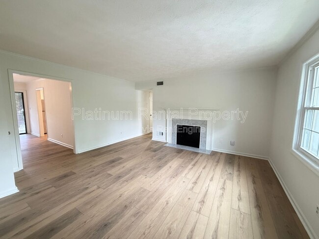 Building Photo - 335 Winding River Dr