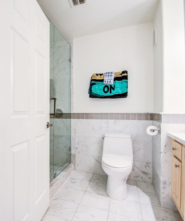 Building Photo - ASU Stay at Regatta Pointe!