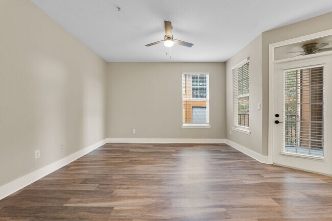Building Photo - Newly Renovated 2-Bedroom Corner Unit in G...