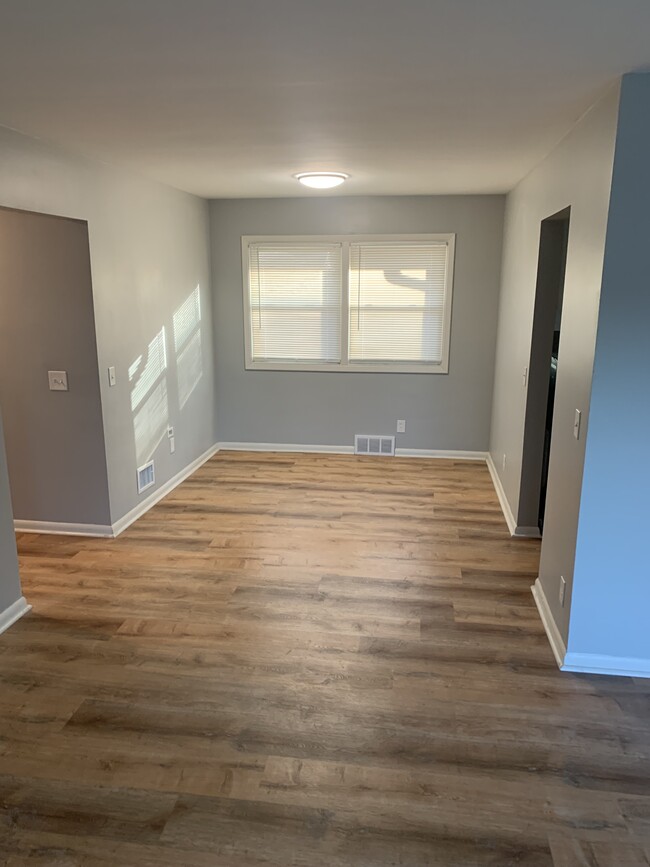 Building Photo - 5623 Sprague St