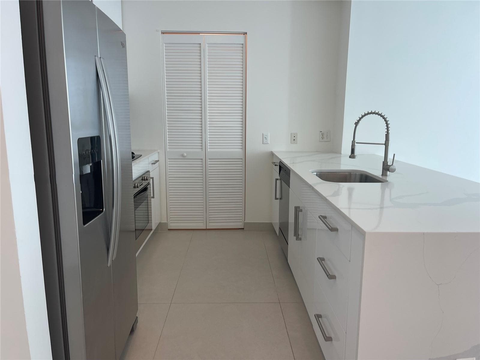 Building Photo - 300 S Biscayne Blvd