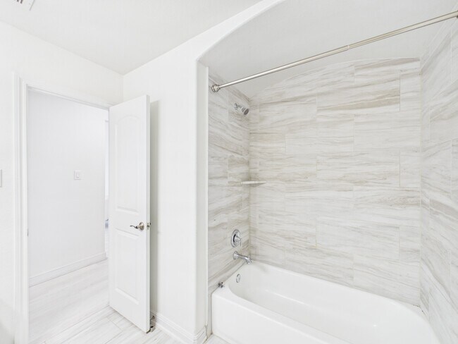 Building Photo - 24711 Miltonwood St