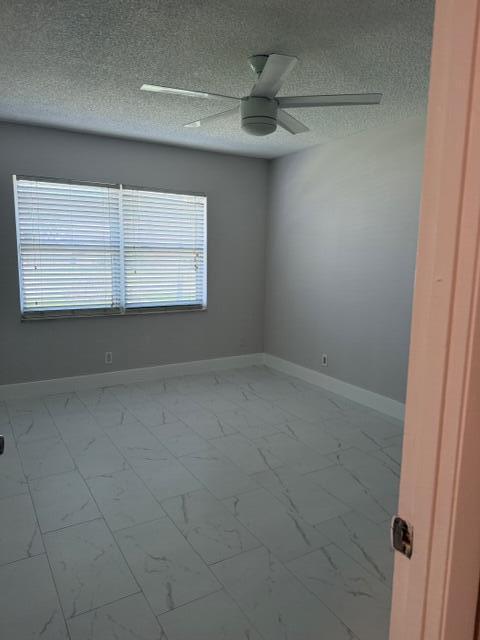 Building Photo - 9448 Saddlebrook Dr