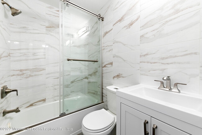 Building Photo - 2 Middlesex Rd