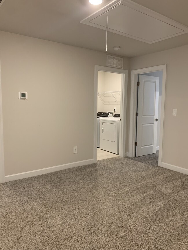 Building Photo - 1624 Vlg Grv Ln