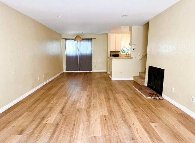 Building Photo - 1747 Barry Ave