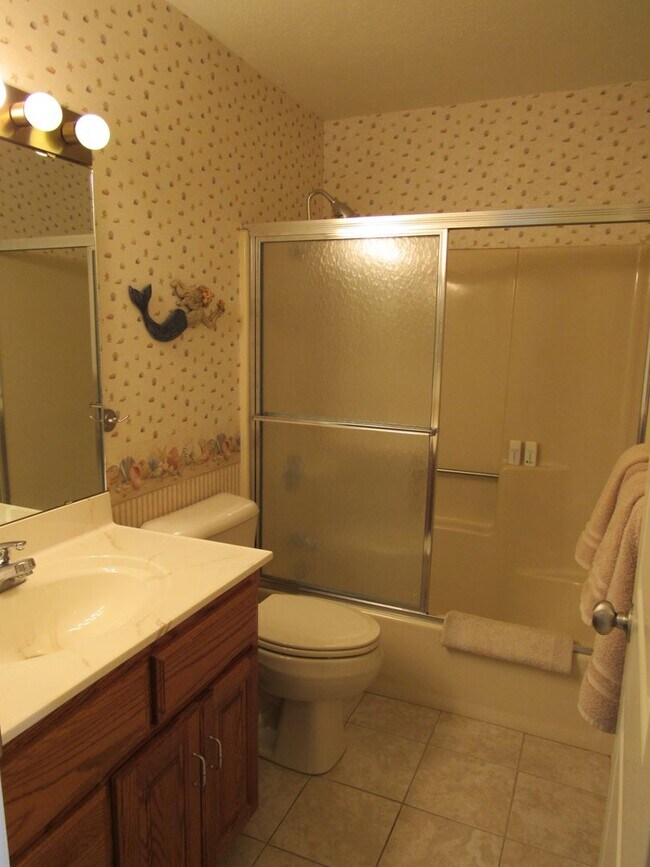 Building Photo - Top floor 2 bedroom condo in Camdenton