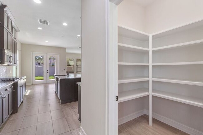 Building Photo - Estancia 4 Bed / 2.5 House Home for Lease!