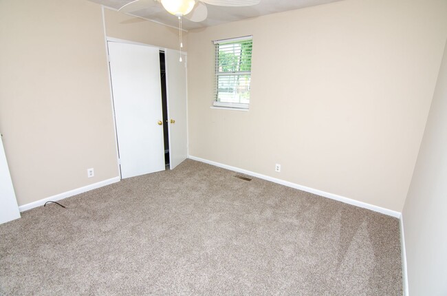 Building Photo - 12th South Home!