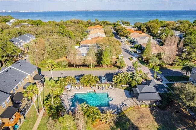 Building Photo - 3013 Pointeview Dr