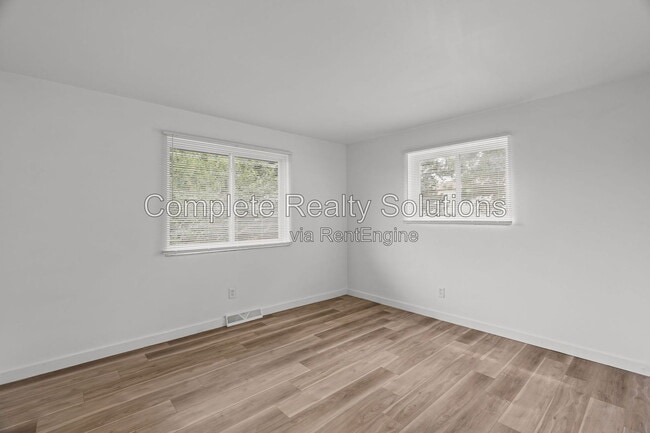 Building Photo - 2543 Mary Ave