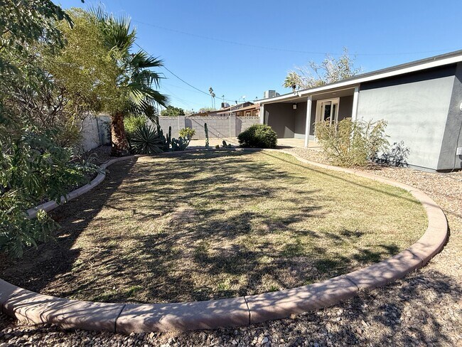 Building Photo - 7413 E Roosevelt St