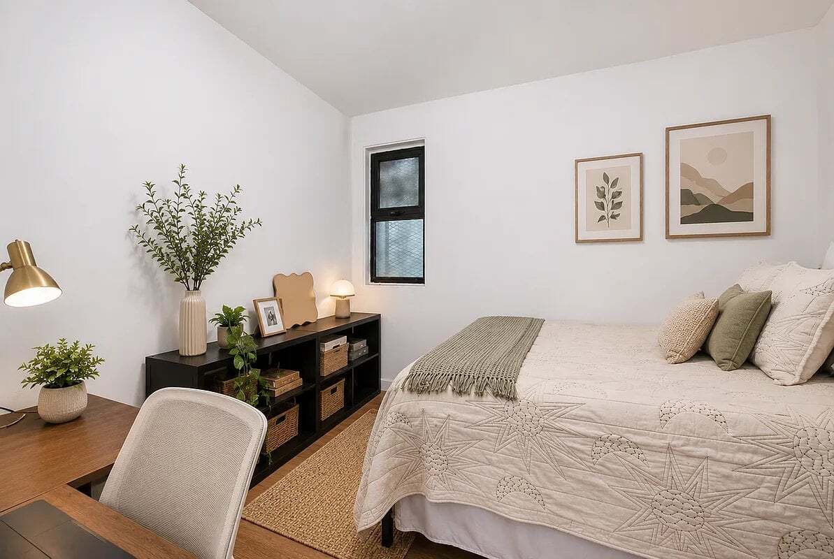Building Photo - 41 E 41st St