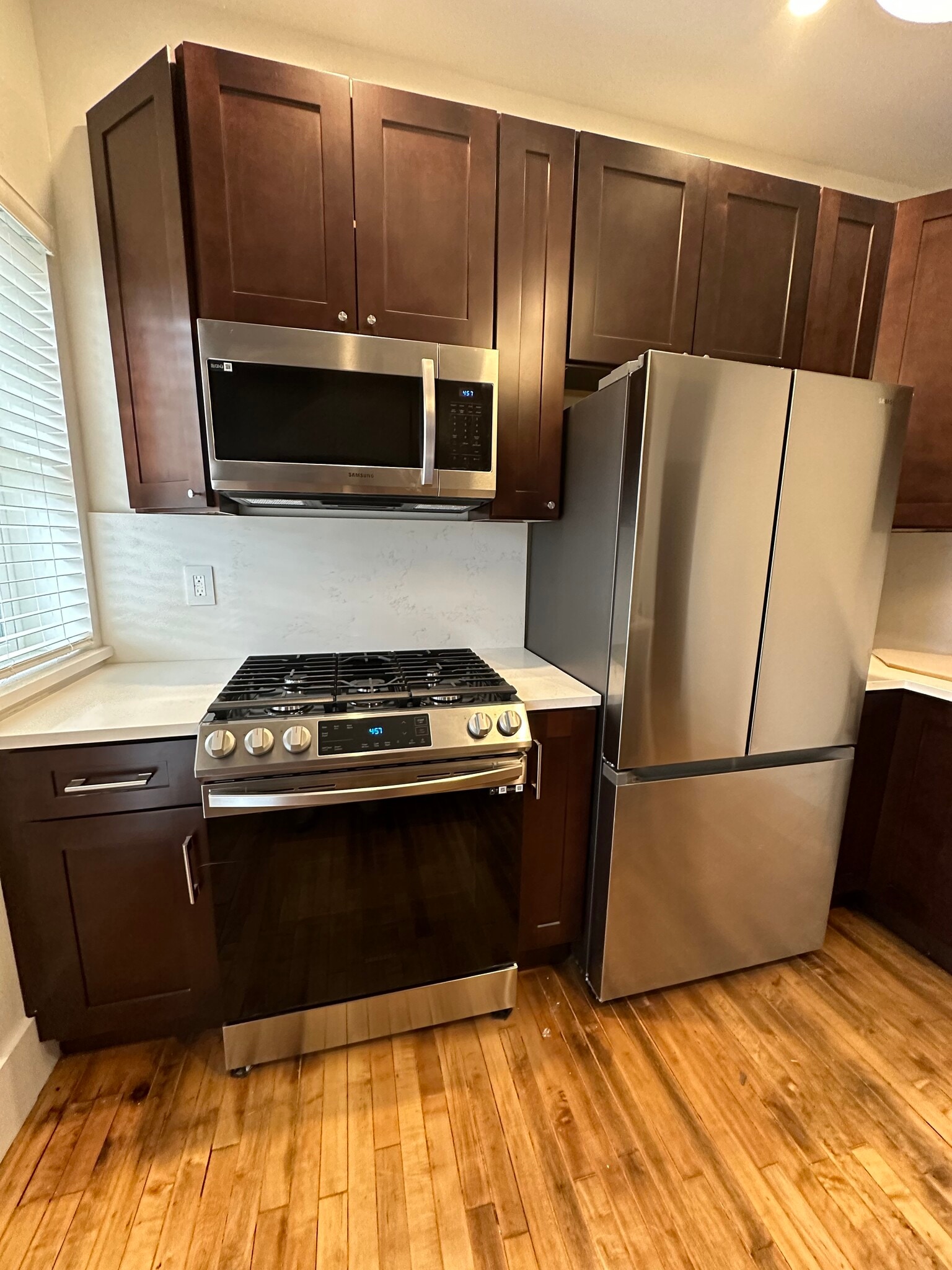 Building Photo - 412 Pleasant St