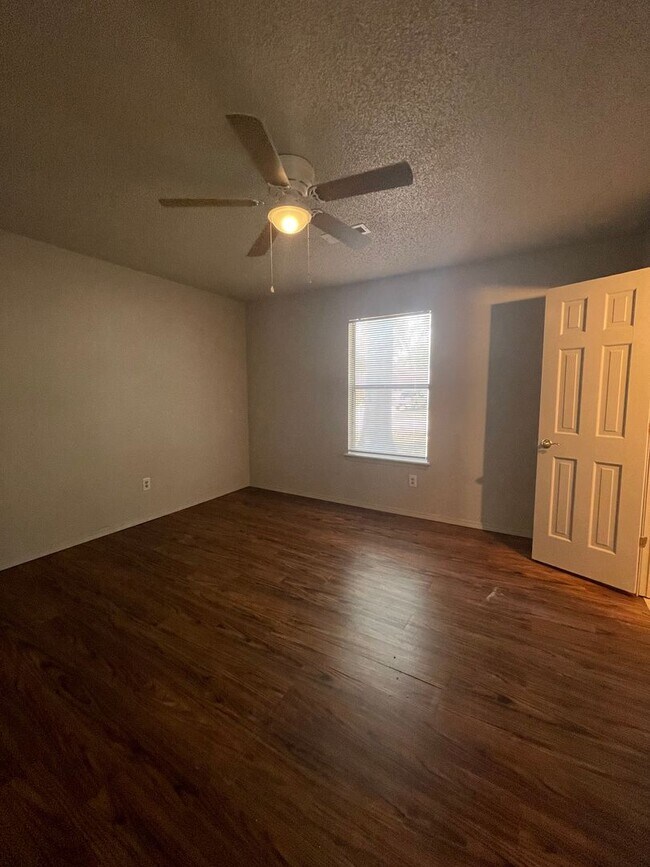 Building Photo - Cute remodeled 3Bd 1.5 bath