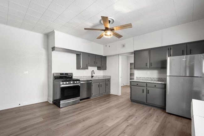 Primary Photo - Beautiful 3 bedroom in McKees Rocks availa...
