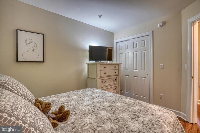 Building Photo - 28463 Pinehurst Cir