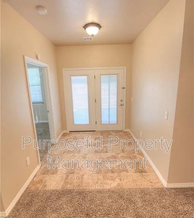 Building Photo - 2102 Lonnie Ln