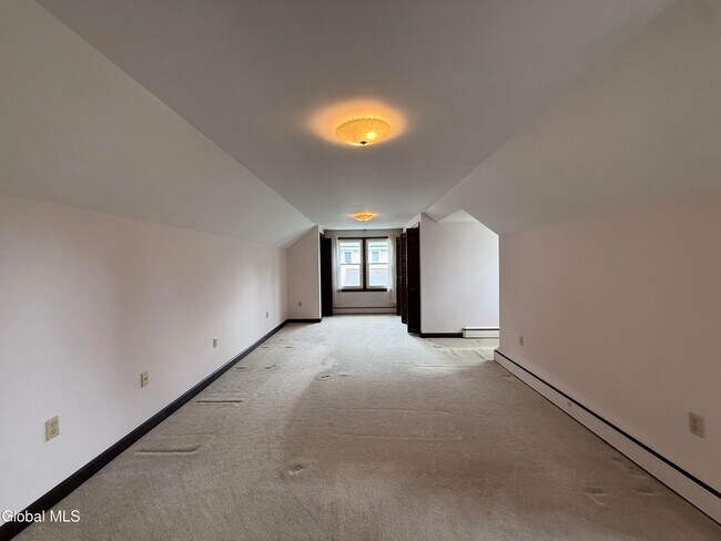 Building Photo - 549 Columbia St Ext