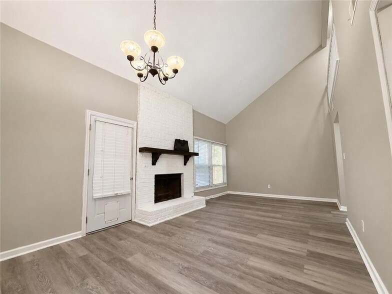 Building Photo - 5031 Bell Dr SE