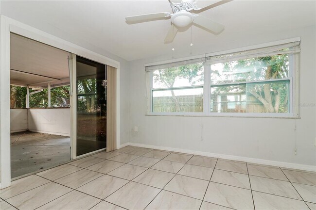 Building Photo - 5815 Dahlia Ave