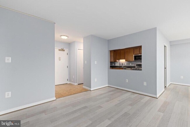 Building Photo - 3705 S George Mason Dr