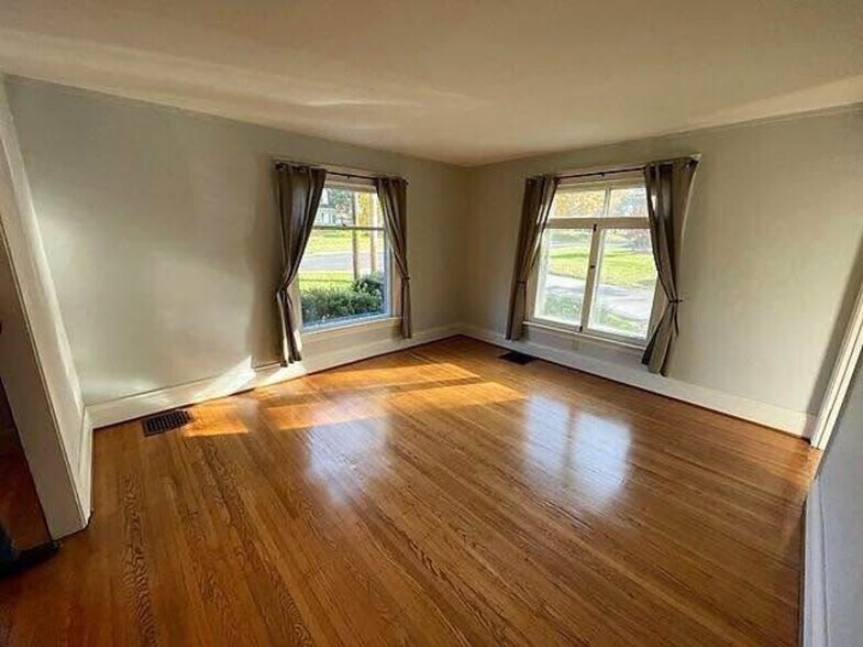 Building Photo - 2191 Five Mile Line Rd