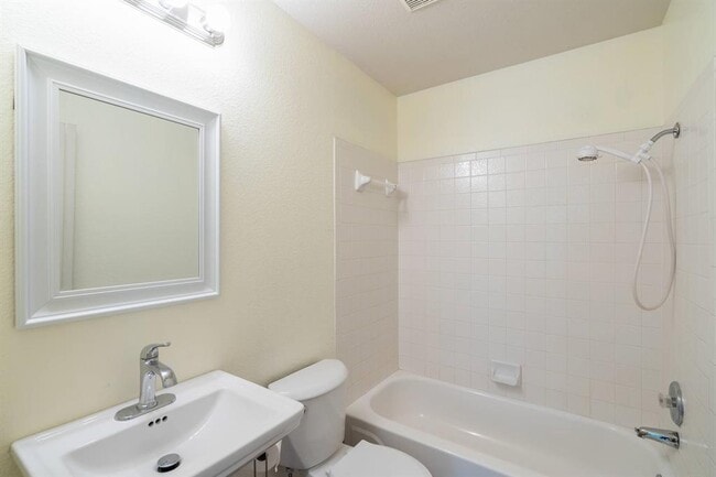 Building Photo - 5911 Steiner