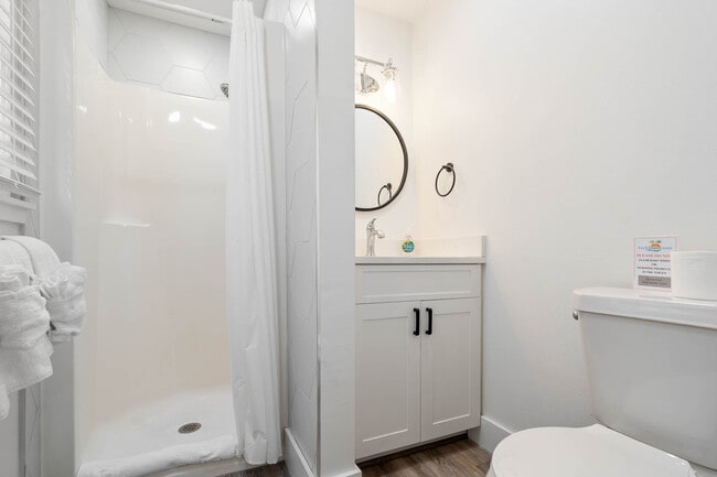 Building Photo - 113 4th Ave