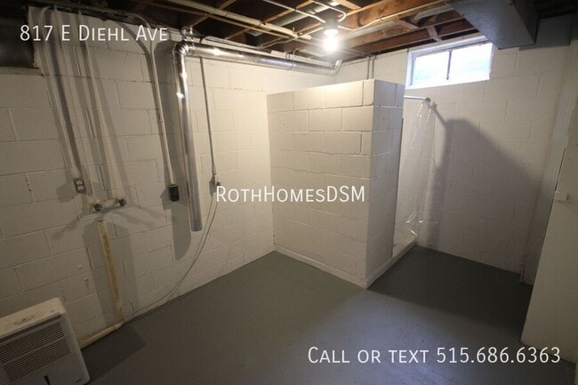 Building Photo - 817 E Diehl Ave