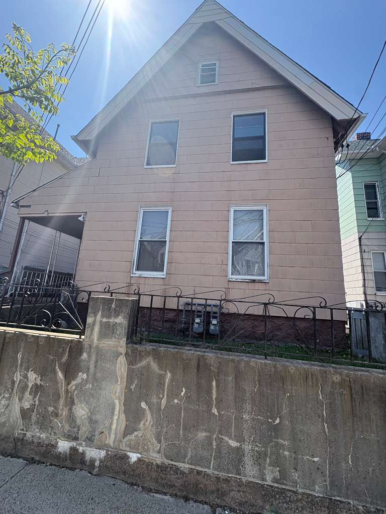 Building Photo - 24 Shelter St