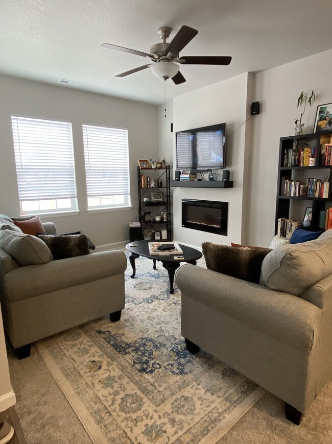 Building Photo - 3 bedroom Wolf Ranch Townhome - Laurel Mou...