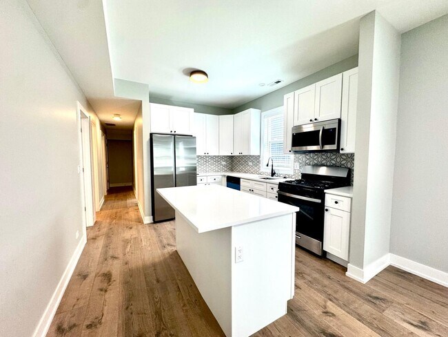 Building Photo - 1709 N Maplewood Ave