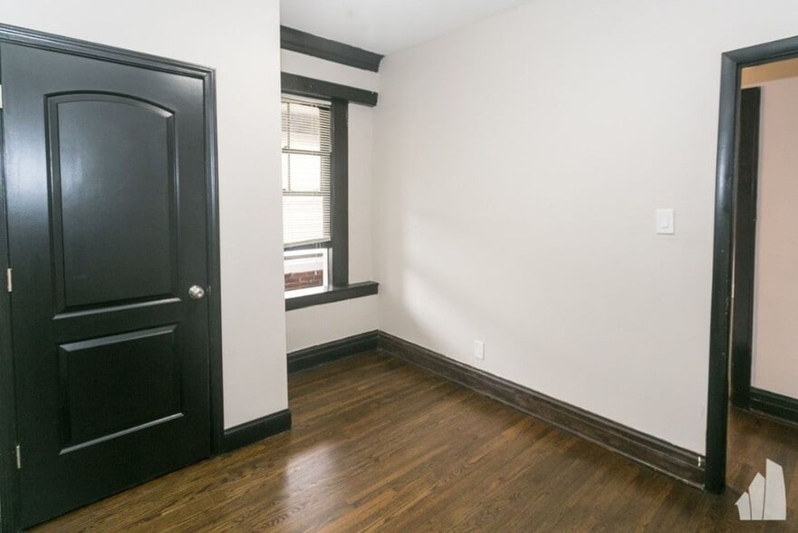 Building Photo - 3827 N Drake Ave