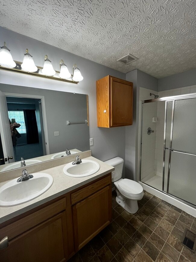 Building Photo - Beautiful 3 Bedrooms Home inside Willows a...