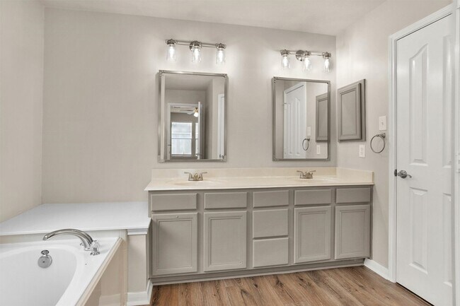 Building Photo - 32102 Decker Oaks Dr