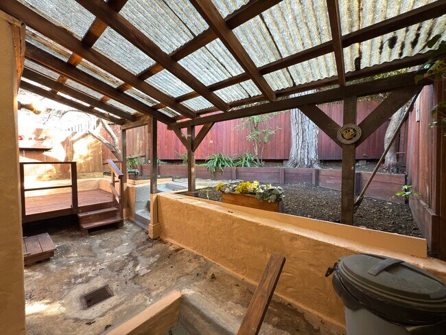 Building Photo - 160 San Benito Rd