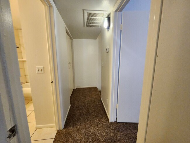 Building Photo - 2 level Condo