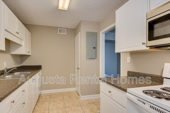 Building Photo - 2905 Arrowhead Dr