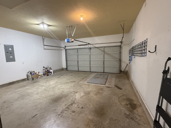 Building Photo - 3-bedroom, 2-bath home with a dedicated study located in The Creeks at Wimberley