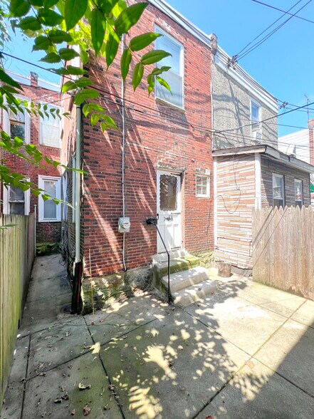 Building Photo - 2413 S 64th St