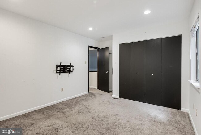 Building Photo - 6103 Triangle Dr