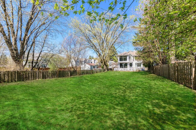 Building Photo - 2117 Wilmette Ave